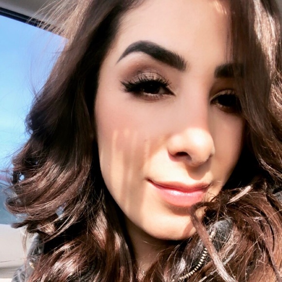 Meet your Posher, Lorena - Picture 1 of 1